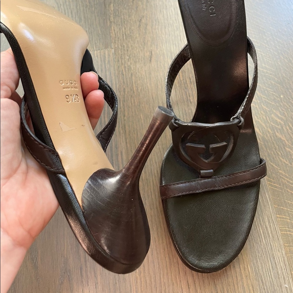 Never worn brown Gucci sandals